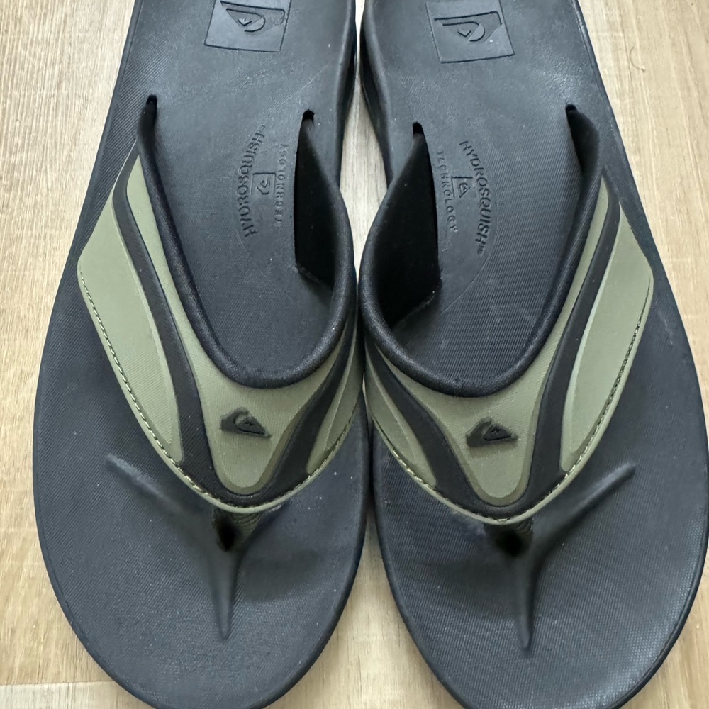 Quiksilver Men's Black and Olive Sandals